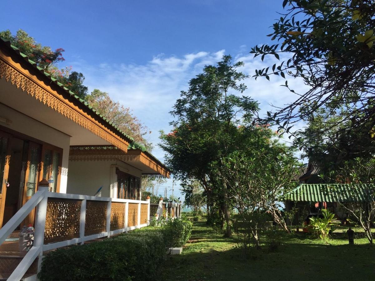 Ruen Thai Rim Haad Клаенг Экстерьер фото