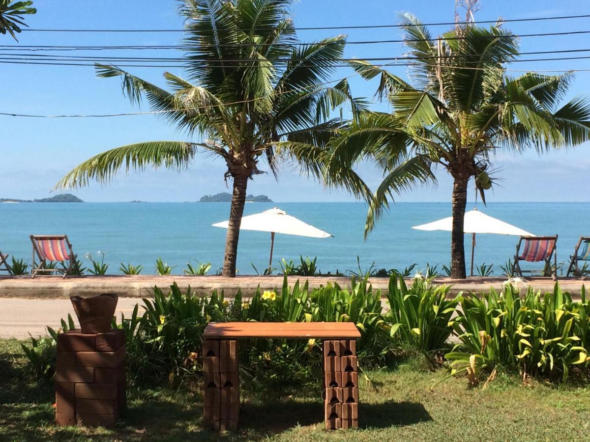 Ruen Thai Rim Haad Клаенг Экстерьер фото
