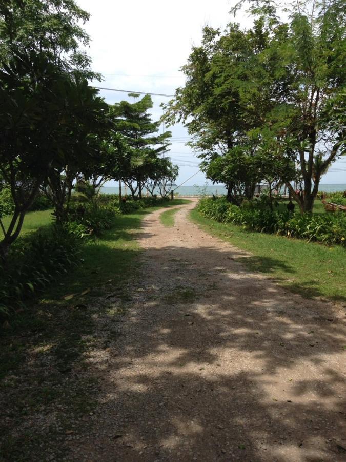 Ruen Thai Rim Haad Клаенг Экстерьер фото