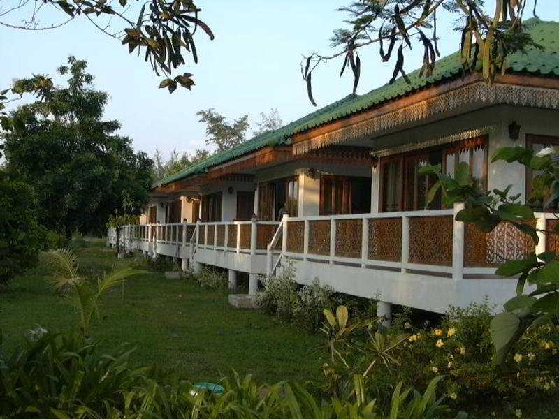 Ruen Thai Rim Haad Клаенг Экстерьер фото