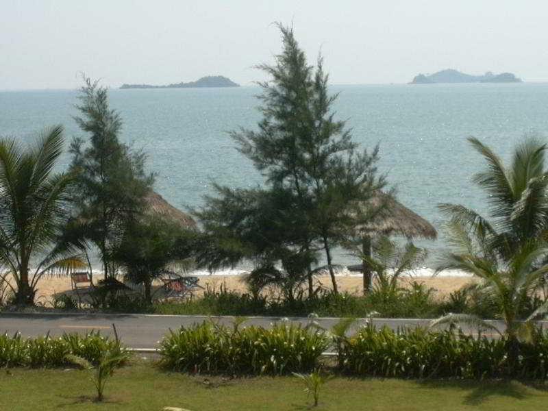 Ruen Thai Rim Haad Клаенг Экстерьер фото