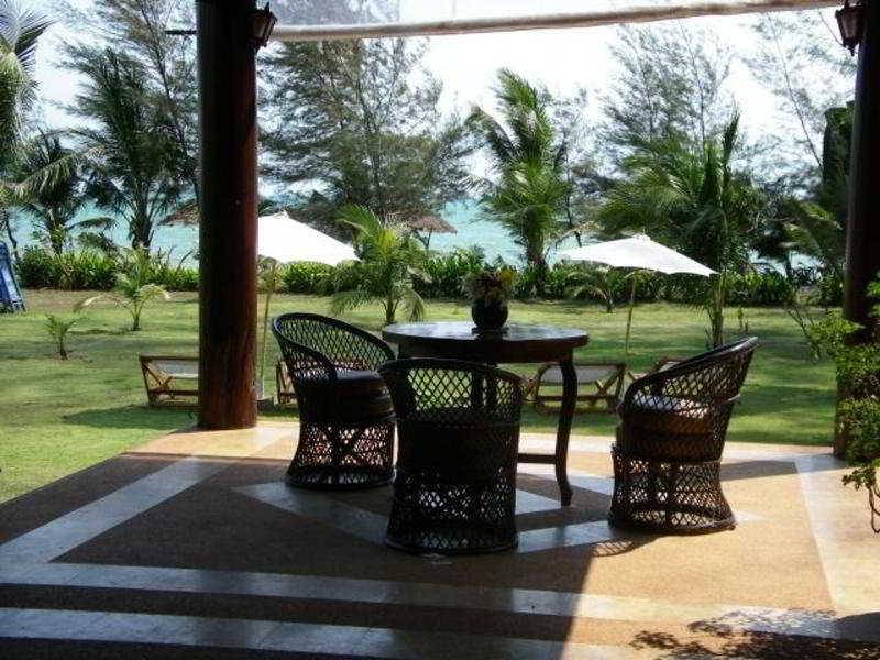 Ruen Thai Rim Haad Клаенг Экстерьер фото